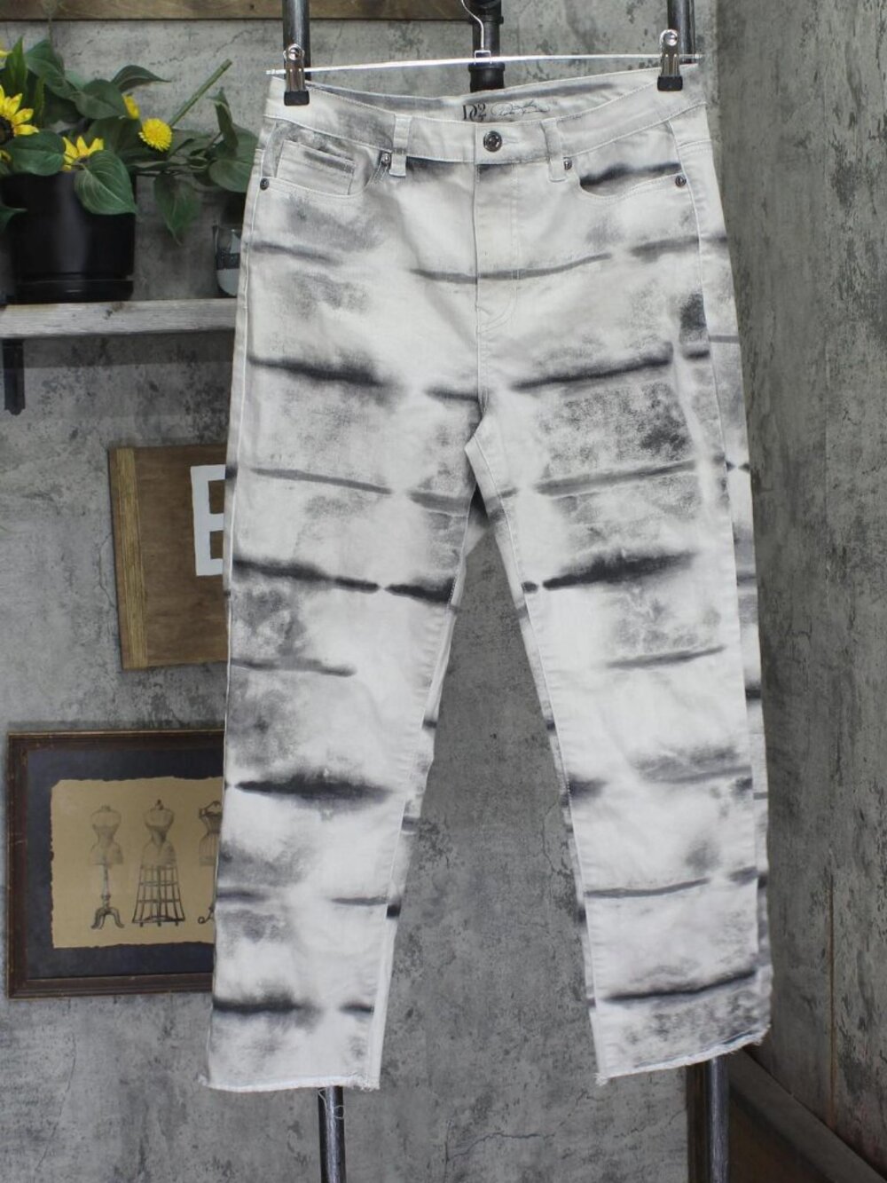 DG2 by Diane Gilman Straight Skinny Leg Dyed Jeans Black Gray Multi 10 Tall - Picture 1 of 6
